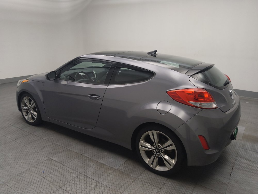 Used 2017 Hyundai Veloster Value Edition FWD image 3