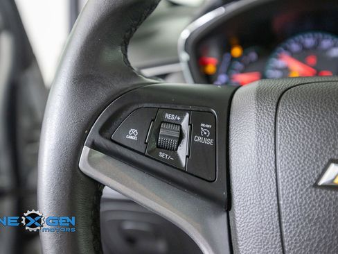 Used 2019 Chevrolet Trax LT w/ LT Convenience Package FWD image 14