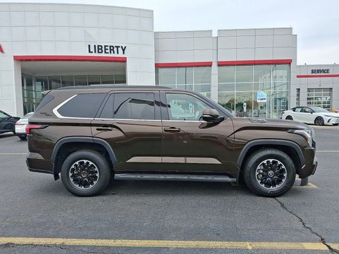 Used 2023 Toyota Sequoia SR5 w/ TRD Off-Road Package AWD/4WD image 7