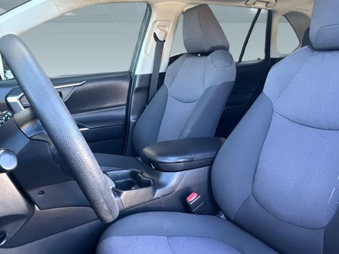 Used 2019 Toyota RAV4 XLE w/ Convenience Package FWD image 22