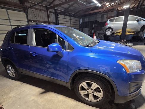 Used 2015 Chevrolet Trax LT FWD image 2