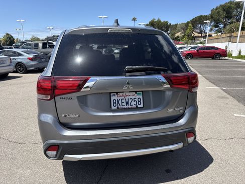 Used 2017 Mitsubishi Outlander SE FWD image 4