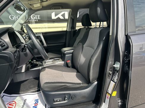 Used 2019 Toyota 4Runner SR5 AWD/4WD image 11
