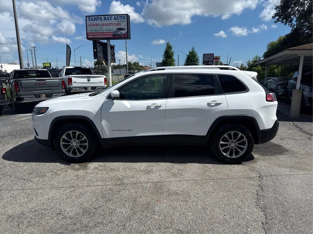 Used 2019 Jeep Cherokee Latitude Plus w/ Cold Weather Group AWD/4WD image 8