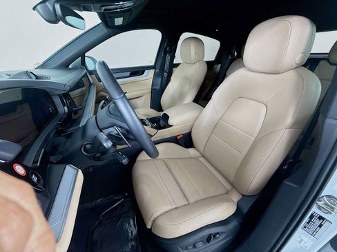 Certified 2026 Porsche Cayenne Coupe AWD/4WD image 5