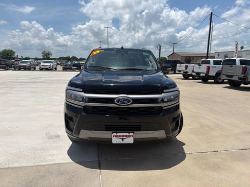 Used 2023 Ford Expedition XLT RWD image 2