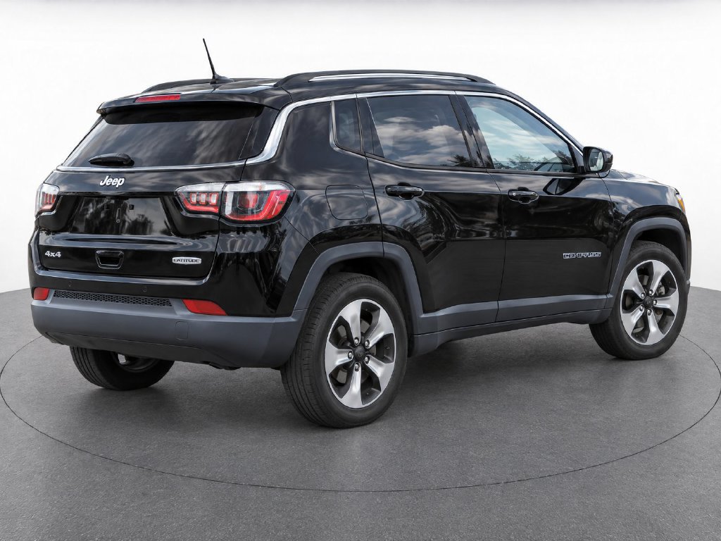 Used 2020 Jeep Compass Latitude w/ Cold Weather Group AWD/4WD image 5