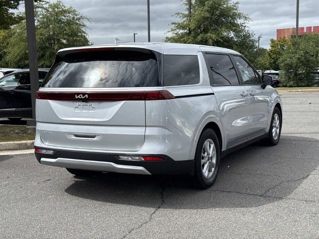 Used 2023 Kia Carnival LX FWD image 2