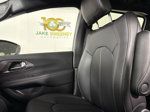 New 2026 Chrysler Voyager LX image 31