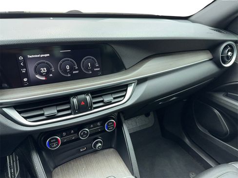 Used 2023 Alfa Romeo Stelvio Ti image 23