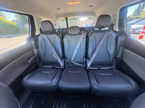 Used 2026 Kia Carnival FWD image 36