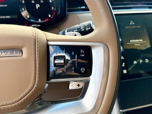 Used 2025 Land Rover Range Rover SE image 36