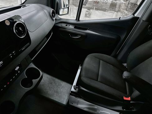Used 2025 Mercedes-Benz Sprinter 2500 image 23