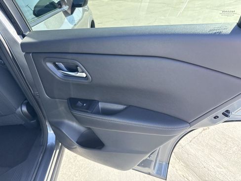 Used 2025 Nissan Rogue SV FWD image 22