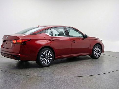 Used 2025 Nissan Altima 2.5 SV image 9