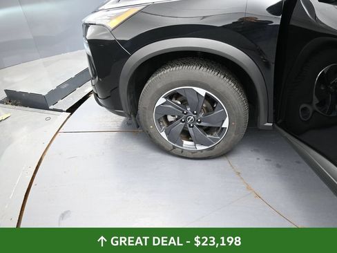 Used 2025 Nissan Rogue SV AWD/4WD image 15