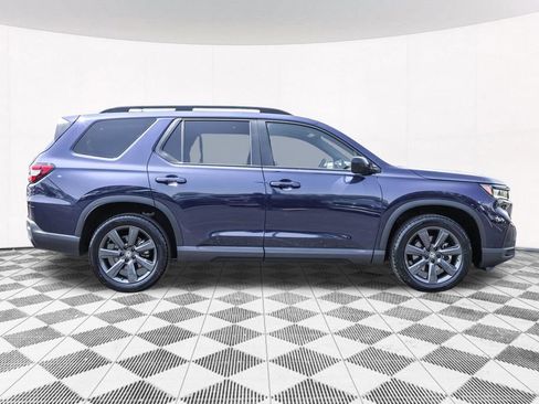 Used 2025 Honda Pilot Sport image 9
