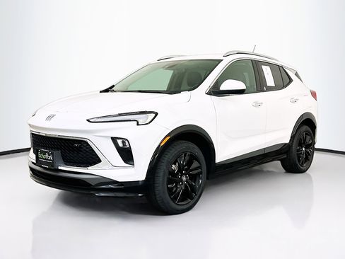 Used 2024 Buick Encore GX Sport Touring image 3