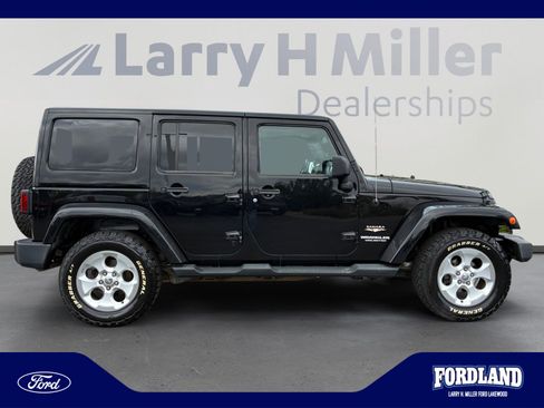 Used 2013 Jeep Wrangler Unlimited Sahara w/ Dual Top Group AWD/4WD image 6