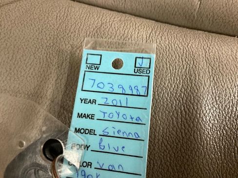 Used 2011 Toyota Sienna XLE w/ Entertainment Pkg image 32