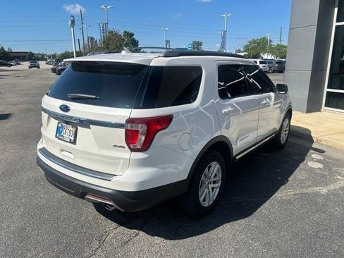 Used 2018 Ford Explorer XLT w/ Equipment Group 202A AWD/4WD image 11