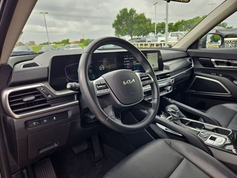 Certified 2023 Kia Telluride S w/ S Sunroof Package AWD/4WD image 2