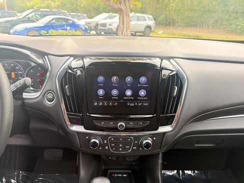 Used 2023 Chevrolet Traverse Premier image 20