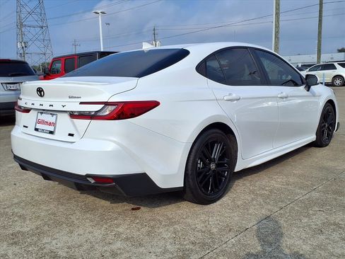 Used 2025 Toyota Camry SE image 24