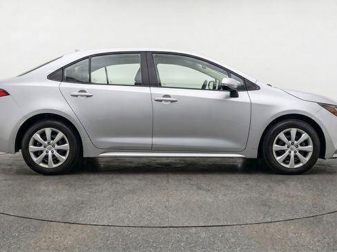 Used 2025 Toyota Corolla LE FWD image 11