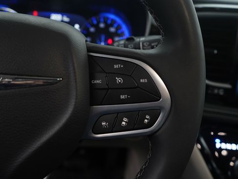 Used 2023 Chrysler Pacifica Limited image 19