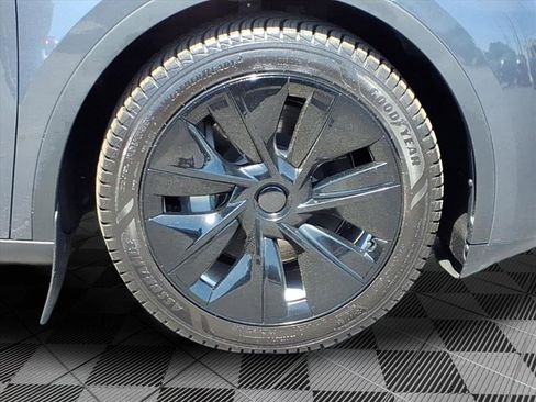 Used 2023 Tesla Model Y Long Range AWD/4WD image 9