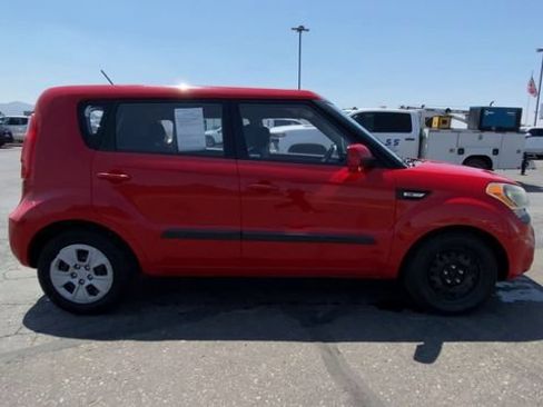 Used 2013 Kia Soul FWD image 9