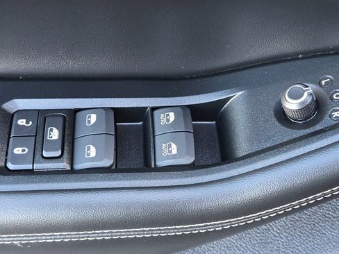 Used 2024 Jeep Grand Cherokee L Altitude image 11