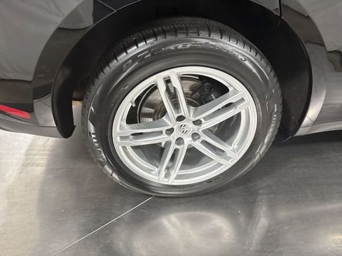 Used 2024 Porsche Macan Base image 13