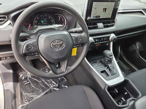 Certified 2023 Toyota RAV4 LE AWD/4WD image 10