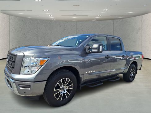 Used 2024 Nissan Titan SV w/ SV Convenience Package image 9
