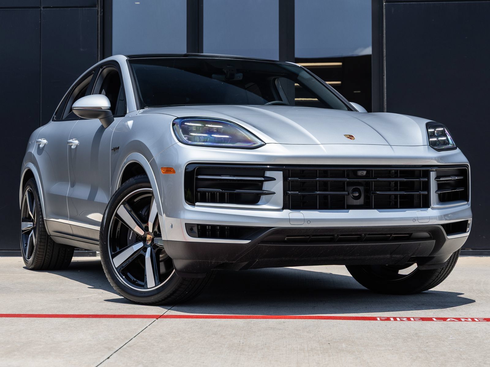 Certified 2025 Porsche Cayenne E-Hybrid Coupe AWD/4WD image 6