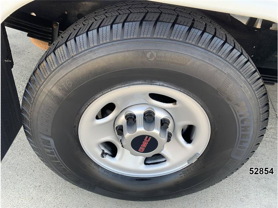 Used 2015 GMC Savana 3500 RWD image 23