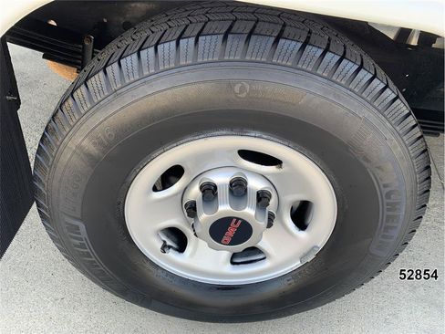 Used 2015 GMC Savana 3500 RWD image 23