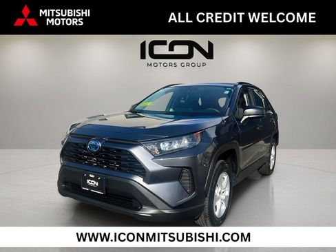 Used 2021 Toyota RAV4 LE image 1