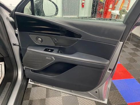 Used 2024 Lincoln Nautilus Reserve w/ Equipment Group 202A image 9