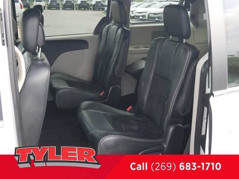 Used 2017 Dodge Grand Caravan SXT FWD image 39