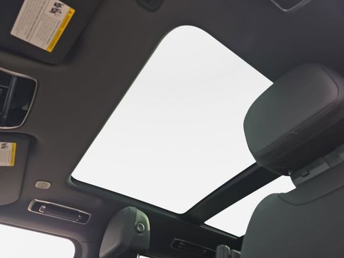 Certified 2025 Land Rover Range Rover Sport image 31