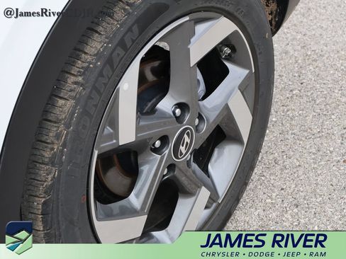 Used 2025 Hyundai Venue SEL FWD image 40