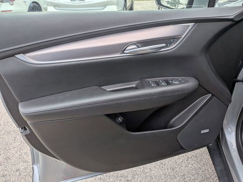 Certified 2024 Cadillac XT5 Luxury image 11