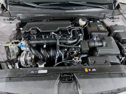 Certified 2025 Hyundai Elantra Sport image 28