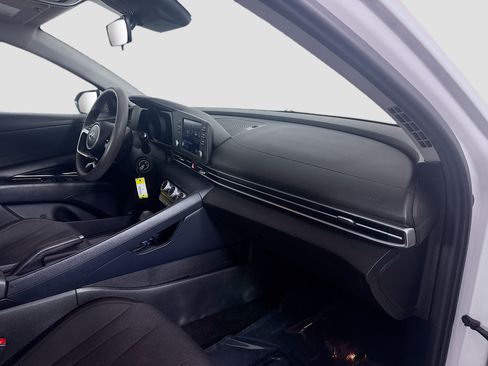 Used 2022 Hyundai Elantra SE FWD image 29