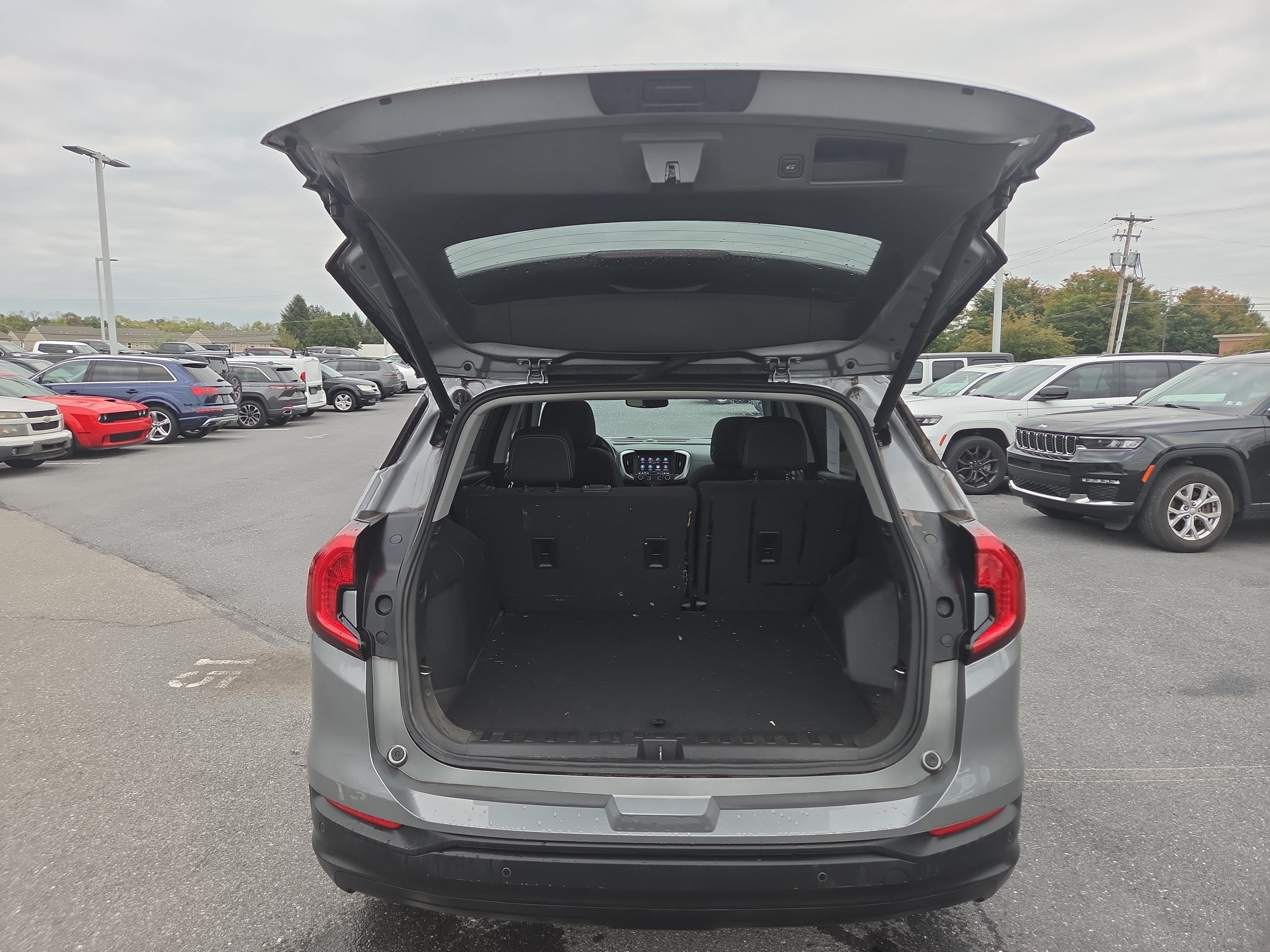 Used 2023 GMC Terrain SLE w/ Driver Convenience Package FWD image 25