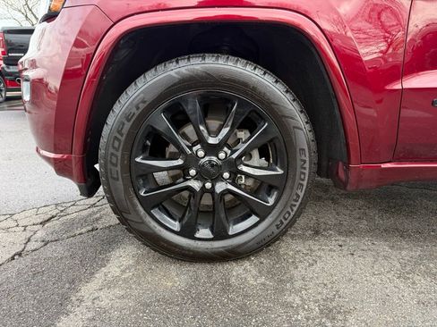 Used 2018 Jeep Grand Cherokee Altitude image 24