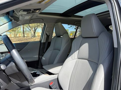 Used 2021 Toyota Venza Limited w/ Advanced Technology Package image 16